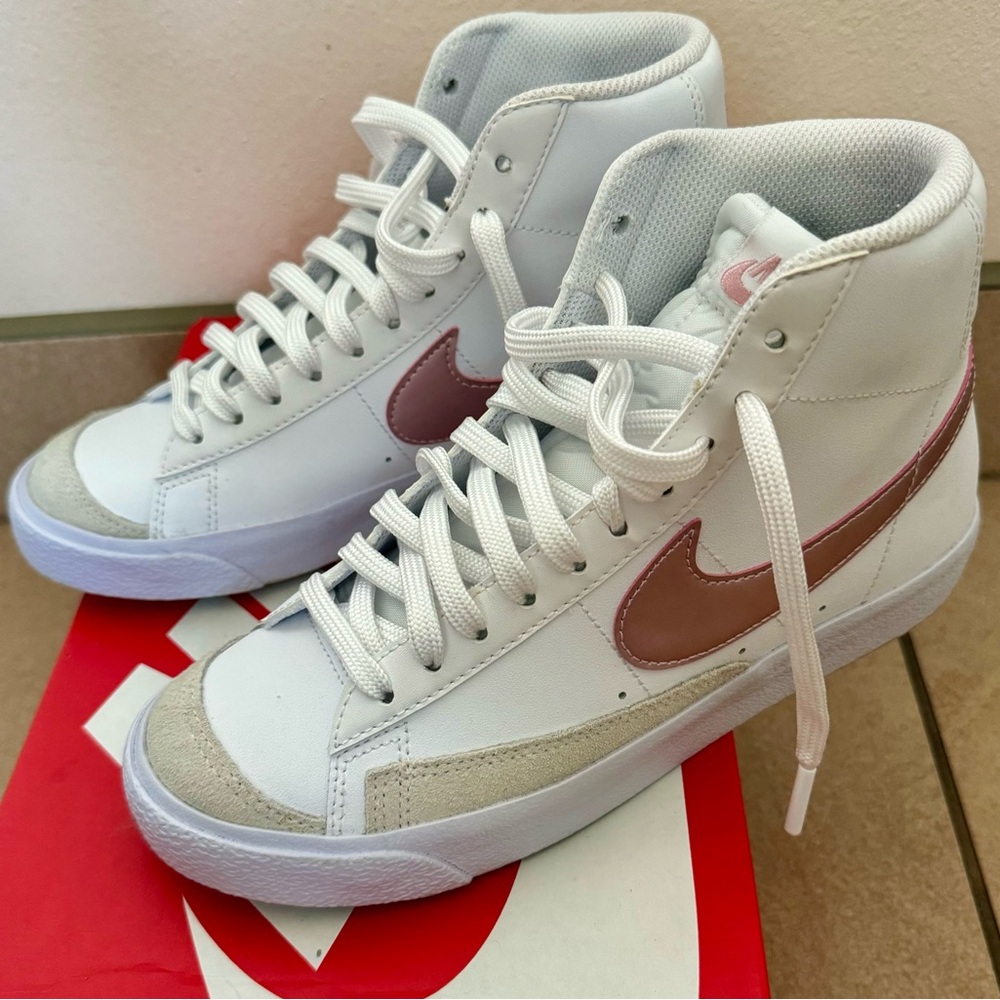 Blazer Mid '77 GS 'White Pink Glaze